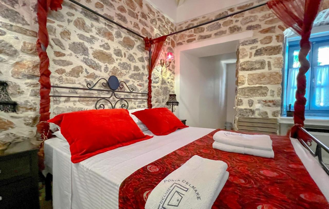 הידרה Portadelmare Deluxe Suites מראה חיצוני תמונה